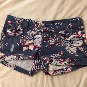 Vanilla Star size 1 floral denim shorts